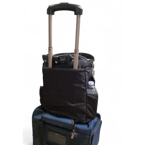 Laundry By Shelli Segal Black Nylon Tote/travel Bag Purse Silver Hardware - Picture 5 of 9